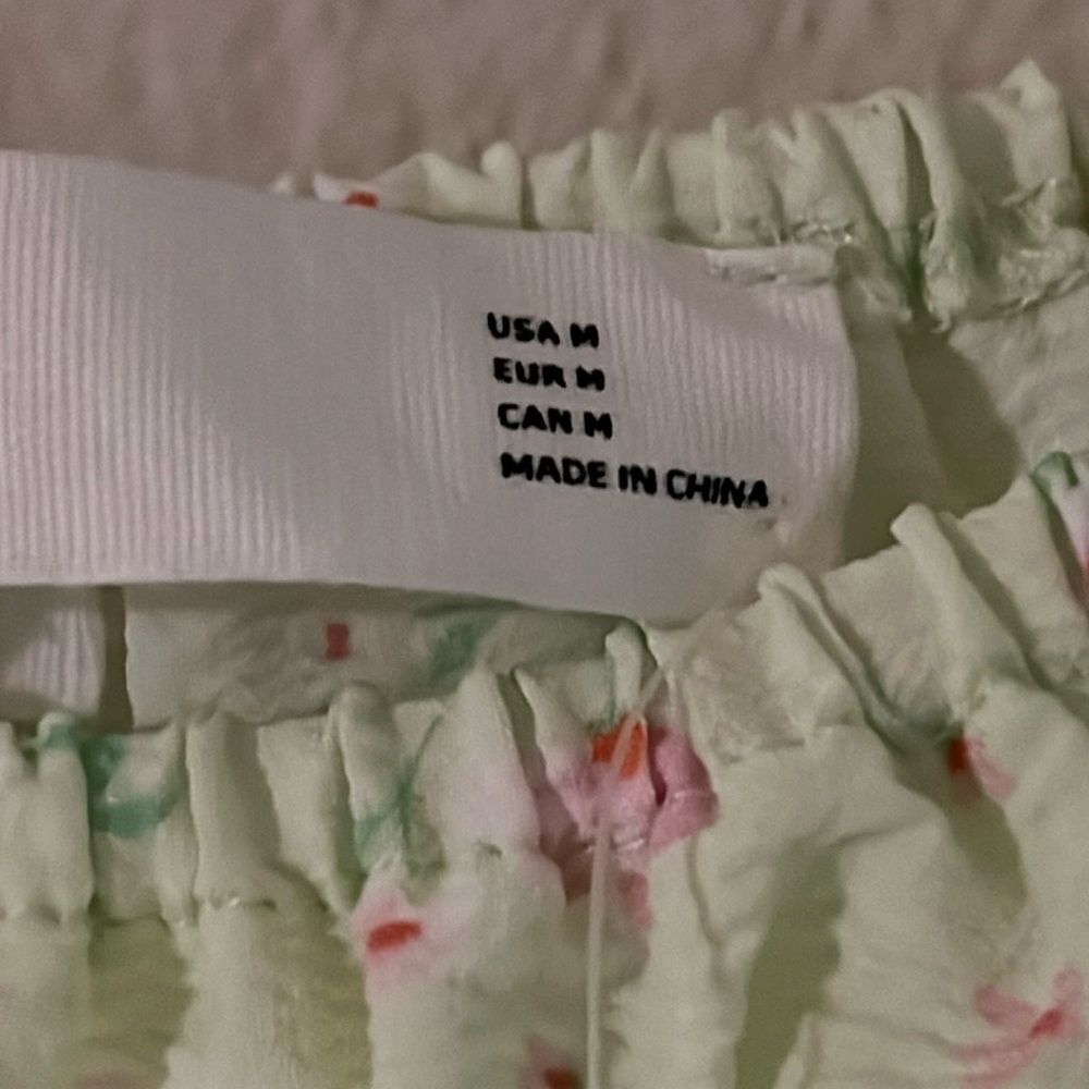 Elodie From Nordstrom Smocked Cropped Top Light Green‎ Floral Prints - Size M - Picture 3 of 7